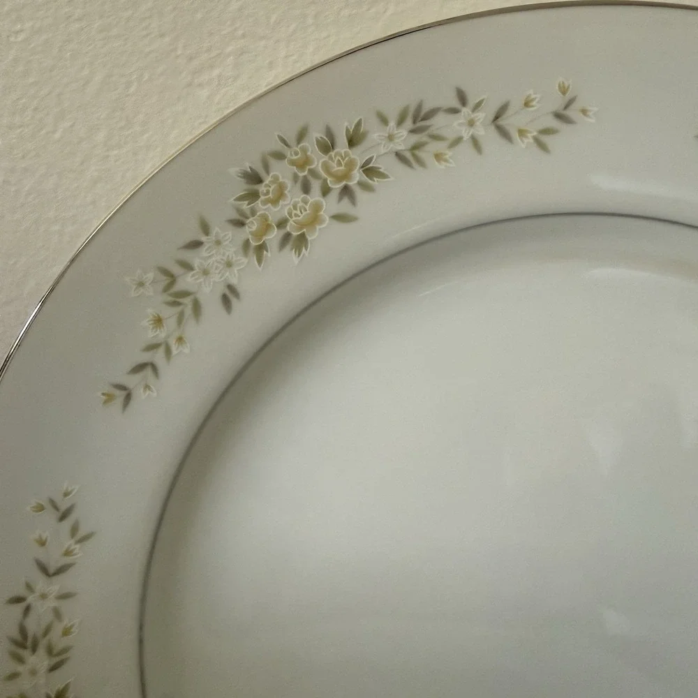 Lady Carolyn Crown Victoria Japan | Dinner Plates | Set Of 4 10